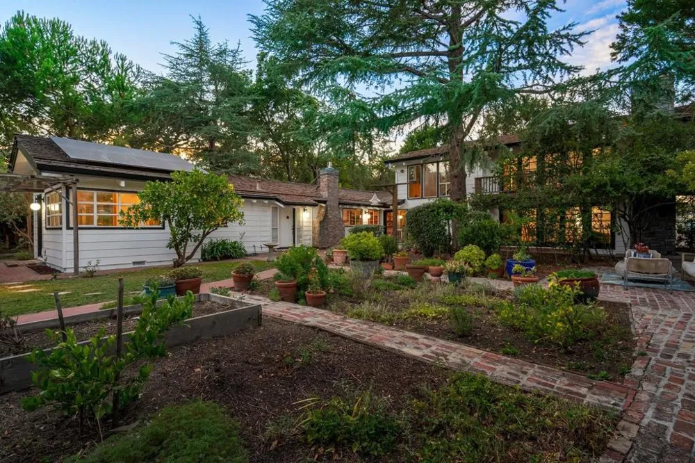 3655 La Calle Court Palo Alto, CA 94306