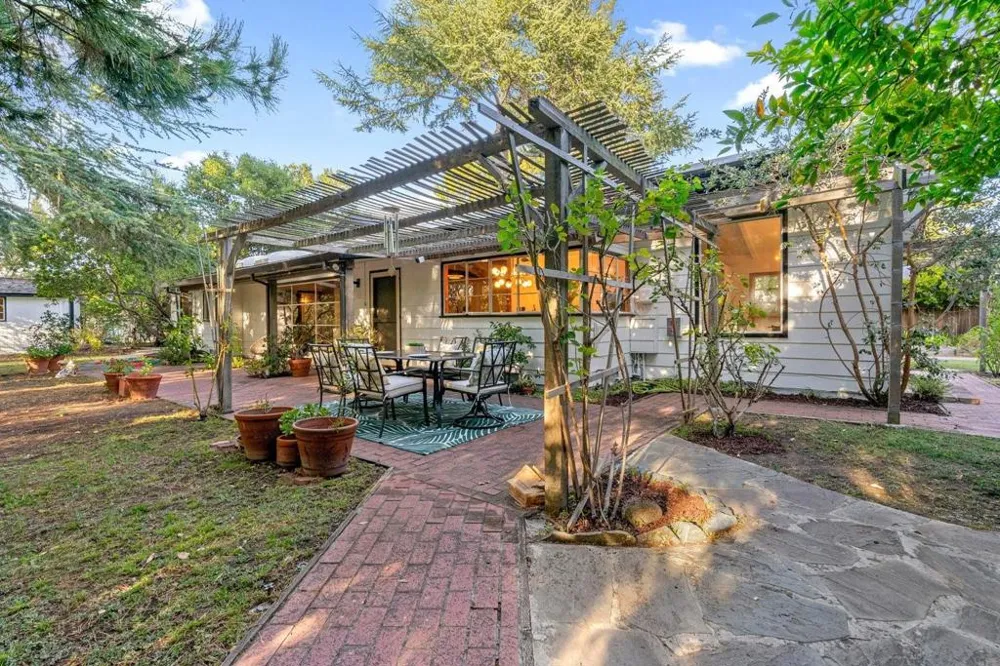 3655 La Calle Court Palo Alto, CA 94306