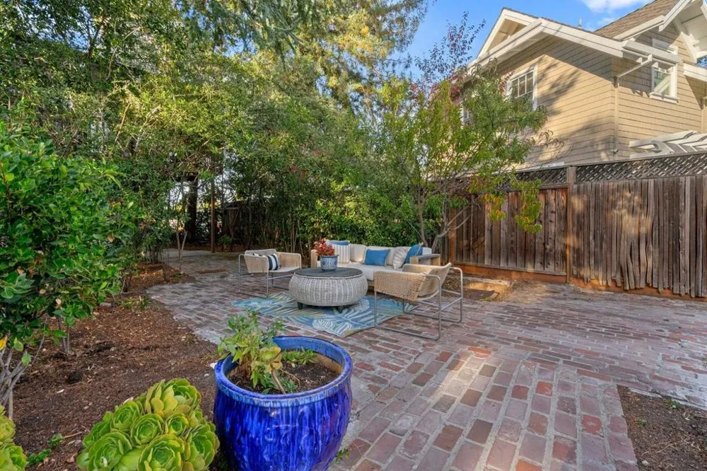 3655 La Calle Court Palo Alto, CA 94306