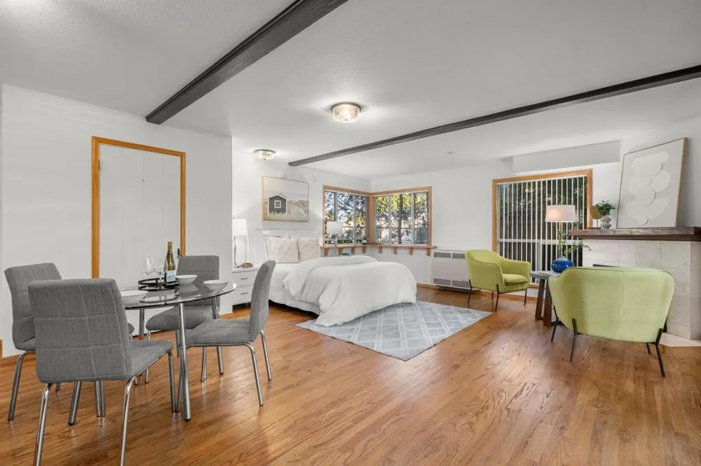3655 La Calle Court Palo Alto, CA 94306