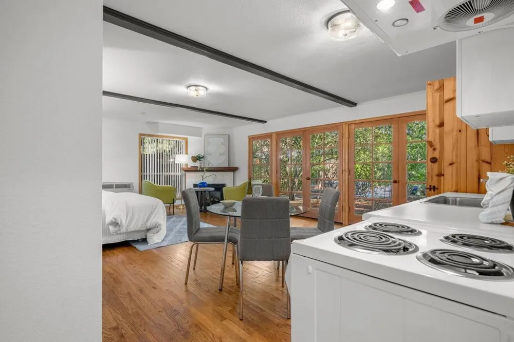 3655 La Calle Court Palo Alto, CA 94306