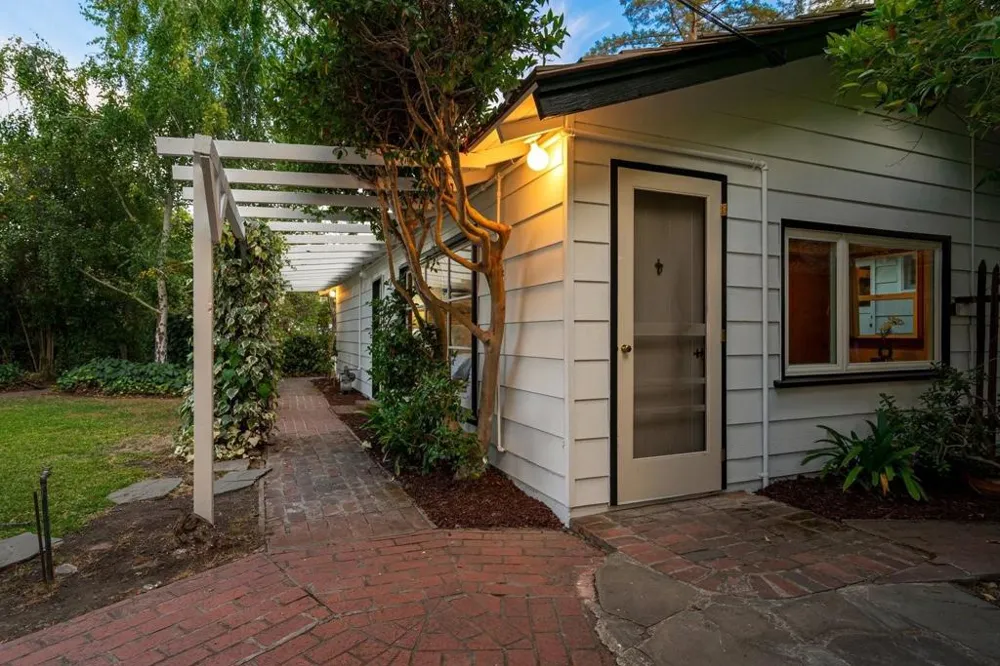3655 La Calle Court Palo Alto, CA 94306