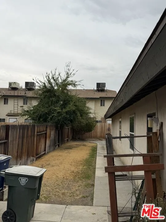 6304 Castleton Street Bakersfield, CA 93313
