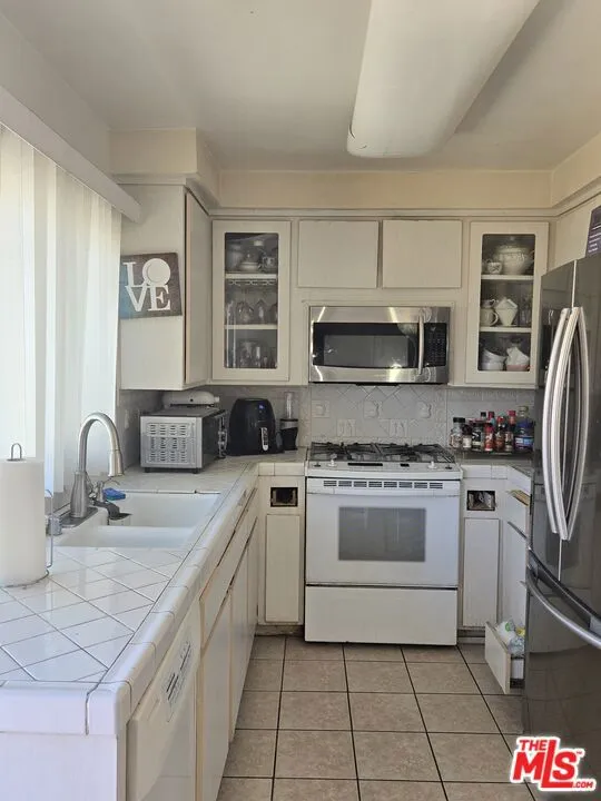 819 E 146th Street Compton, CA 90220