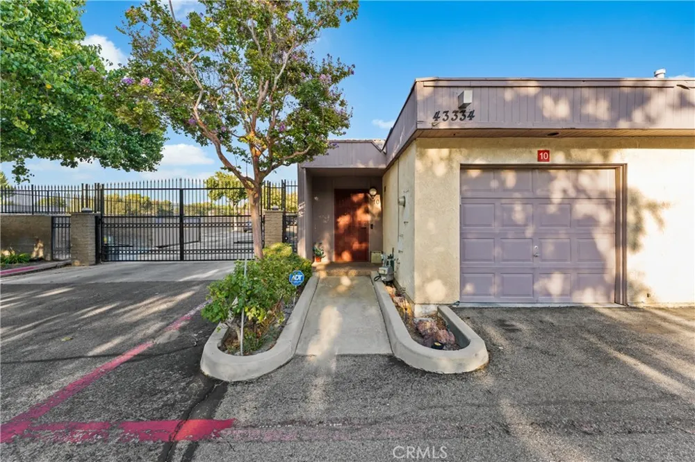 43334 32nd Street W #10 Lancaster, CA 93536
