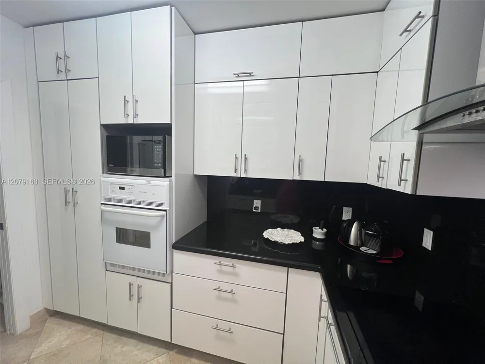 100 Lincoln Rd #PH12 Miami Beach, FL 33139
