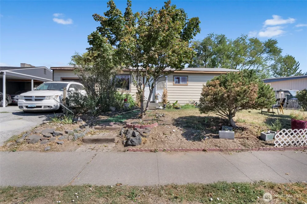 1435 W Sunset Drive Moses Lake, WA 98837