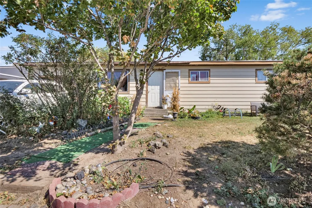1435 W Sunset Drive Moses Lake, WA 98837