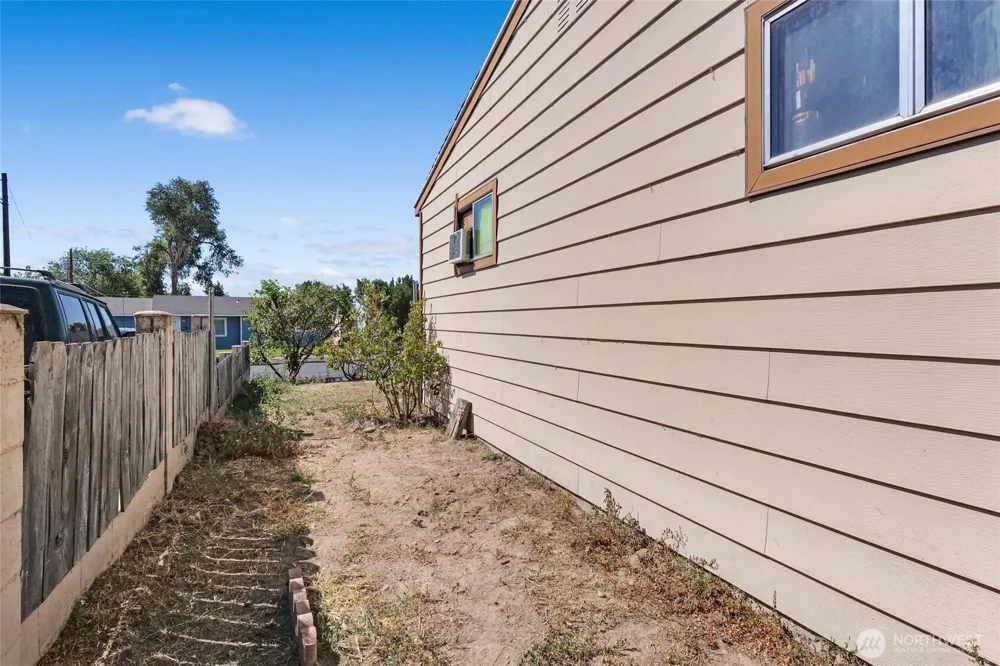 1435 W Sunset Drive Moses Lake, WA 98837