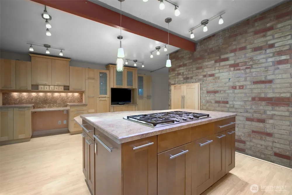 16639 SE 8th Street Bellevue, WA 98008