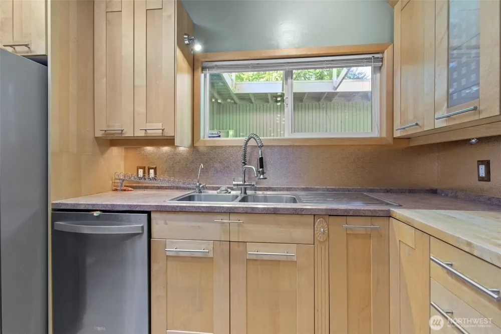 16639 SE 8th Street Bellevue, WA 98008