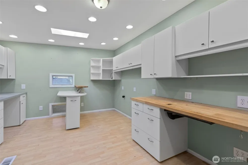 16639 SE 8th Street Bellevue, WA 98008