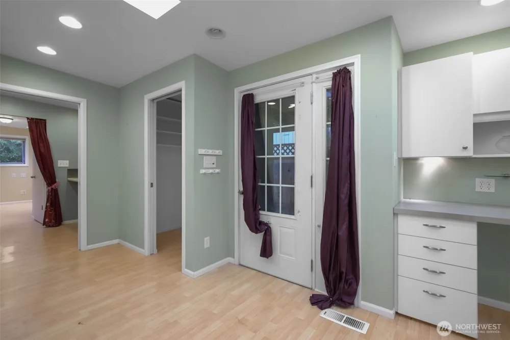 16639 SE 8th Street Bellevue, WA 98008
