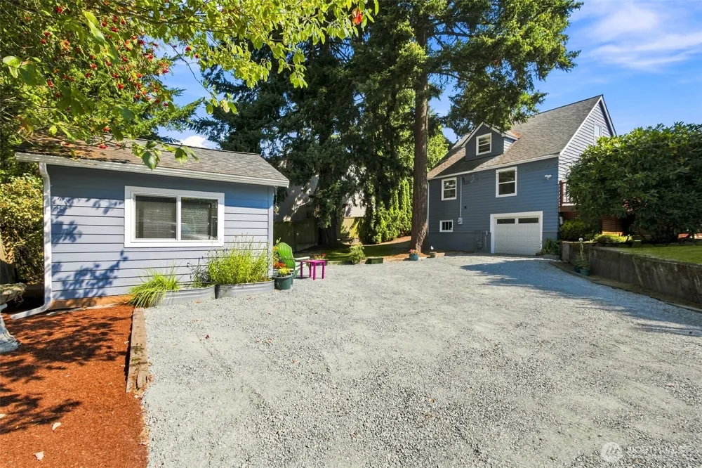 1102 SW 124th Street Burien, WA 98146