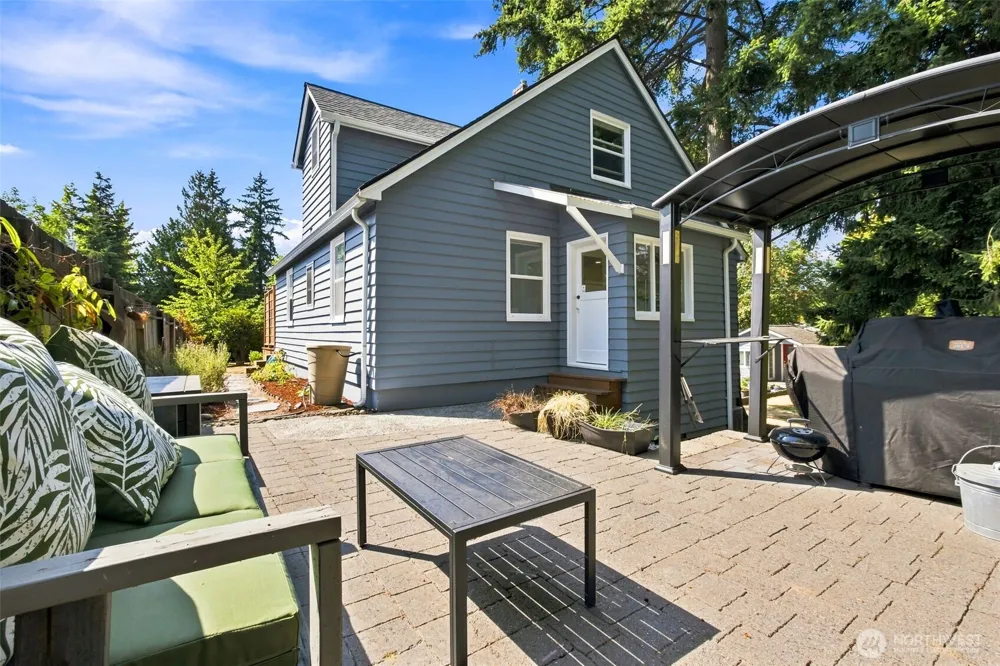 1102 SW 124th Street Burien, WA 98146