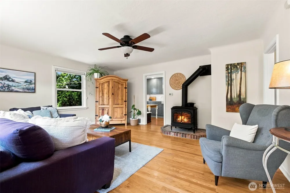 1102 SW 124th Street Burien, WA 98146
