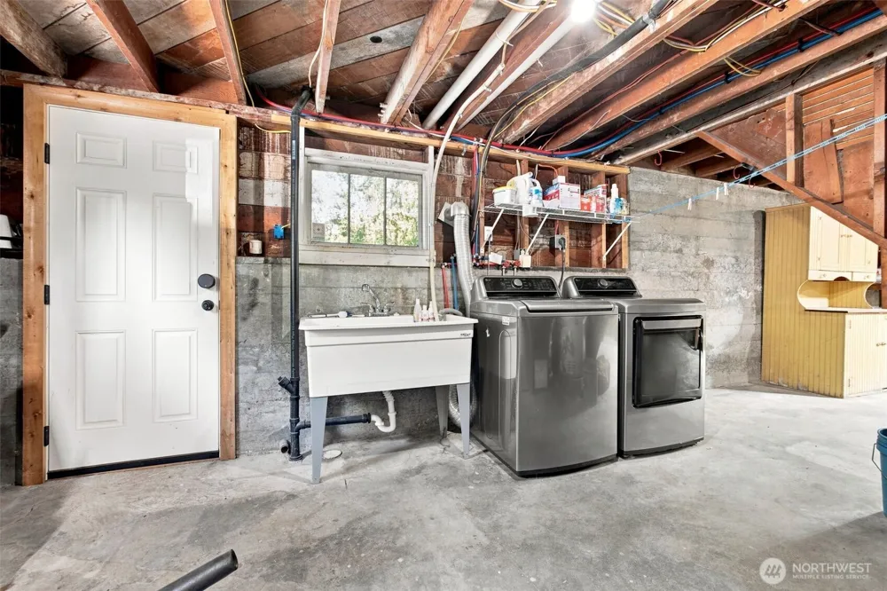 1102 SW 124th Street Burien, WA 98146