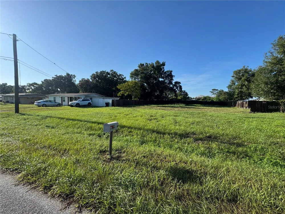 222 W BUCHANON AVENUE Orlando, FL 32809