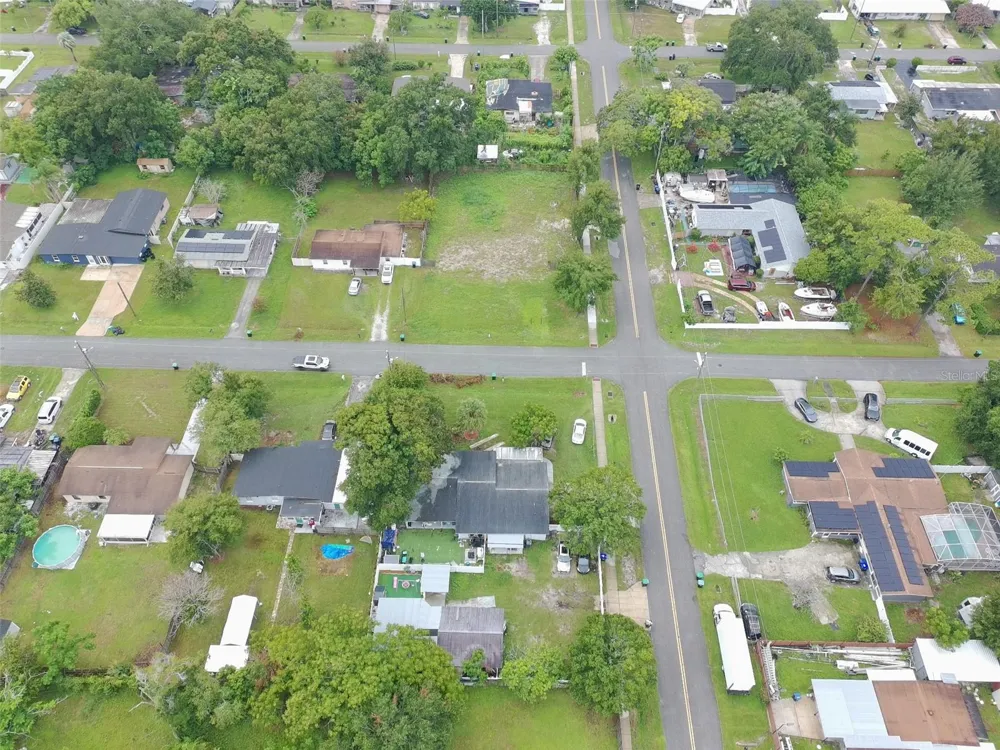 222 W BUCHANON AVENUE Orlando, FL 32809