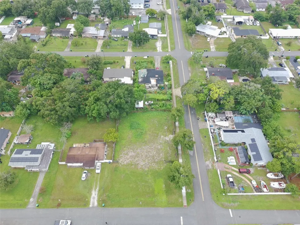 222 W BUCHANON AVENUE Orlando, FL 32809