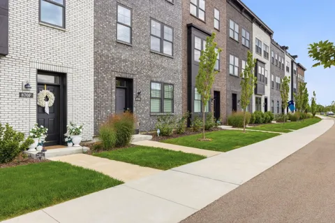 870 Mount Curve Boulevard #G