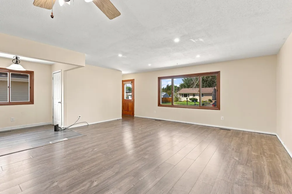 2336 12th Avenue E North Saint Paul, MN 55109