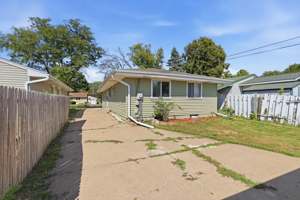 2336 12th Avenue E North Saint Paul, MN 55109