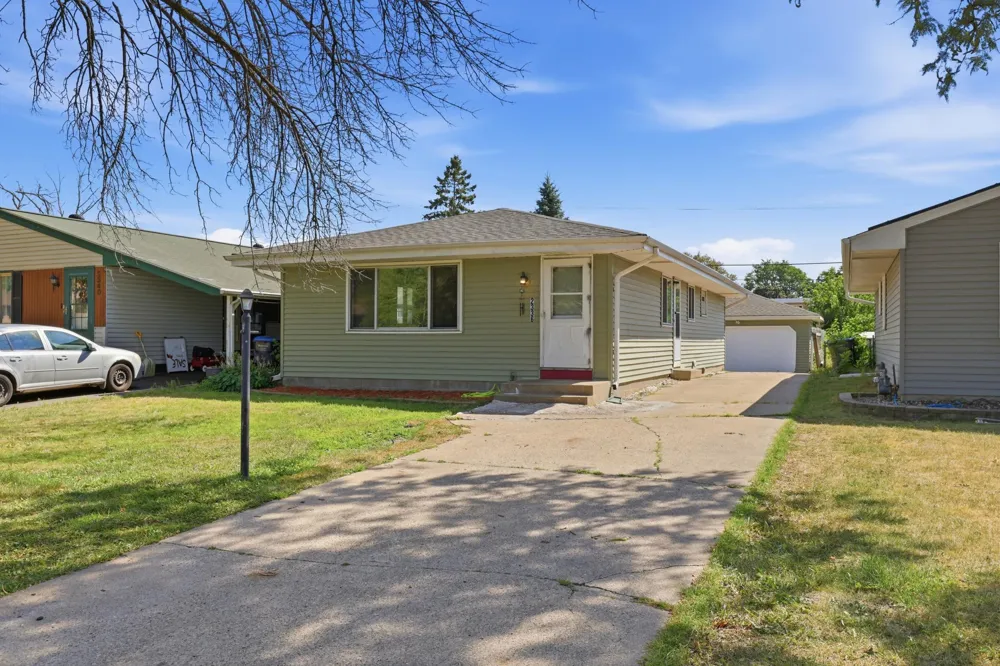 2336 12th Avenue E North Saint Paul, MN 55109