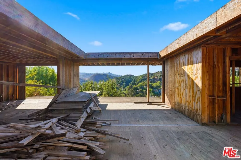 2453 Creston Way Los Angeles, CA 90068