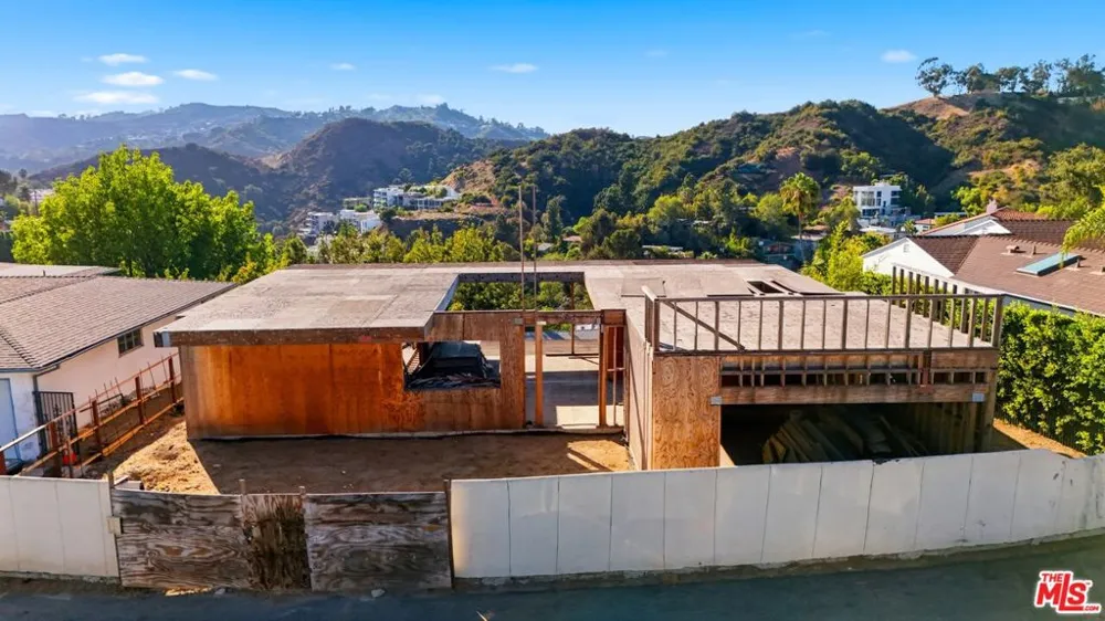 2453 Creston Way Los Angeles, CA 90068