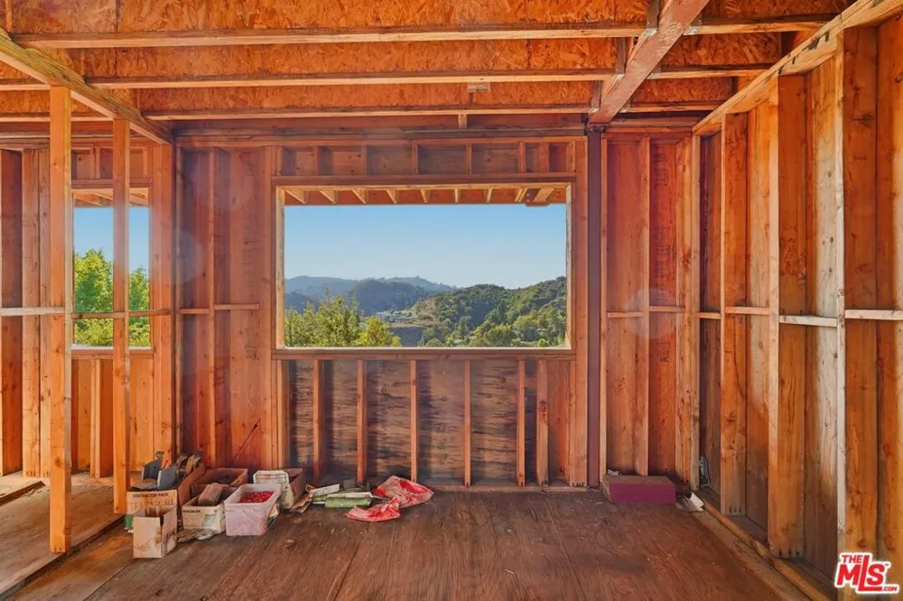 2453 Creston Way Los Angeles, CA 90068