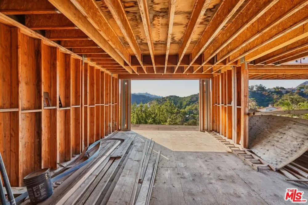 2453 Creston Way Los Angeles, CA 90068