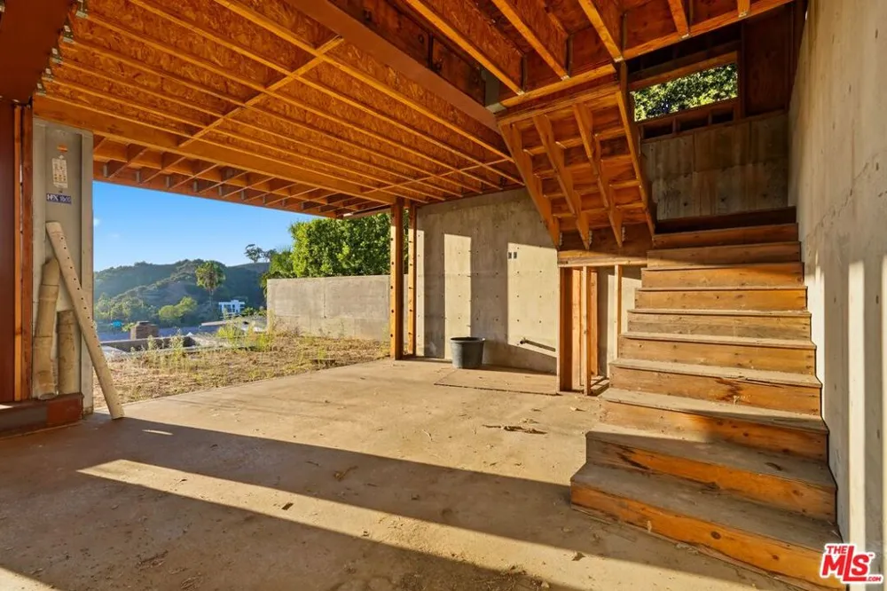 2453 Creston Way Los Angeles, CA 90068