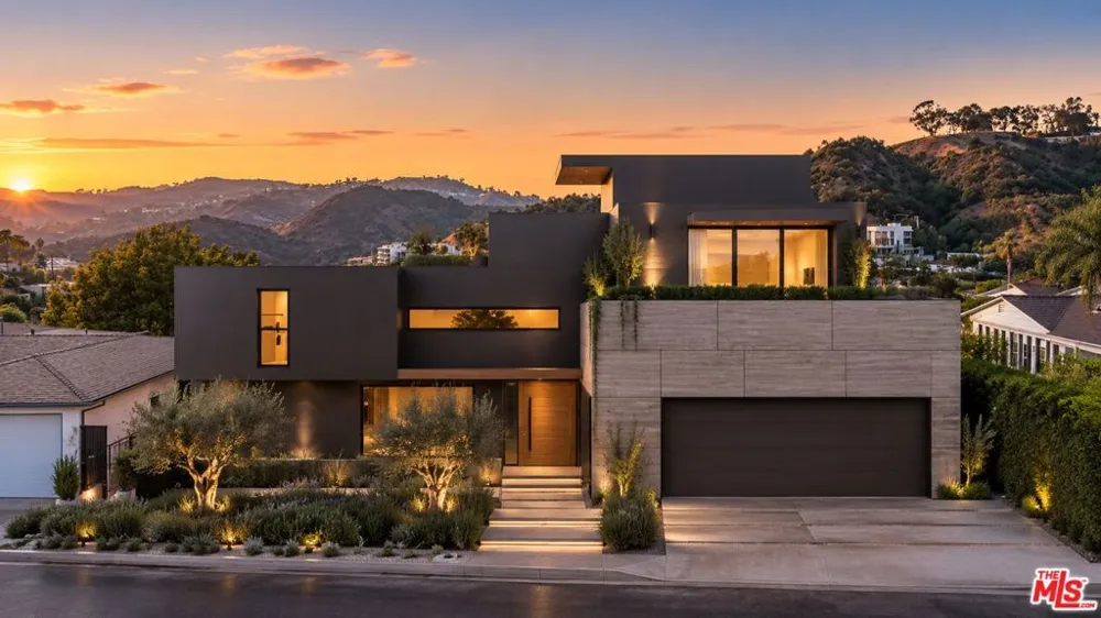 2453 Creston Way Los Angeles, CA 90068