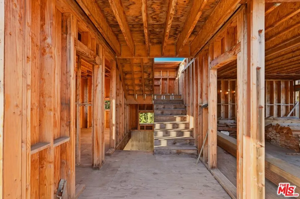 2453 Creston Way Los Angeles, CA 90068