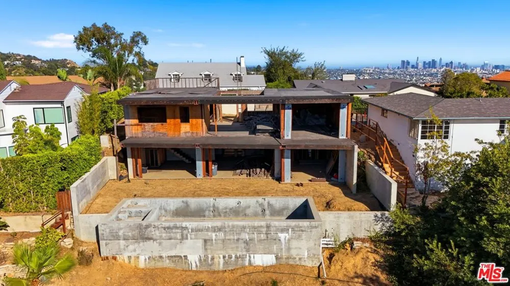 2453 Creston Way Los Angeles, CA 90068