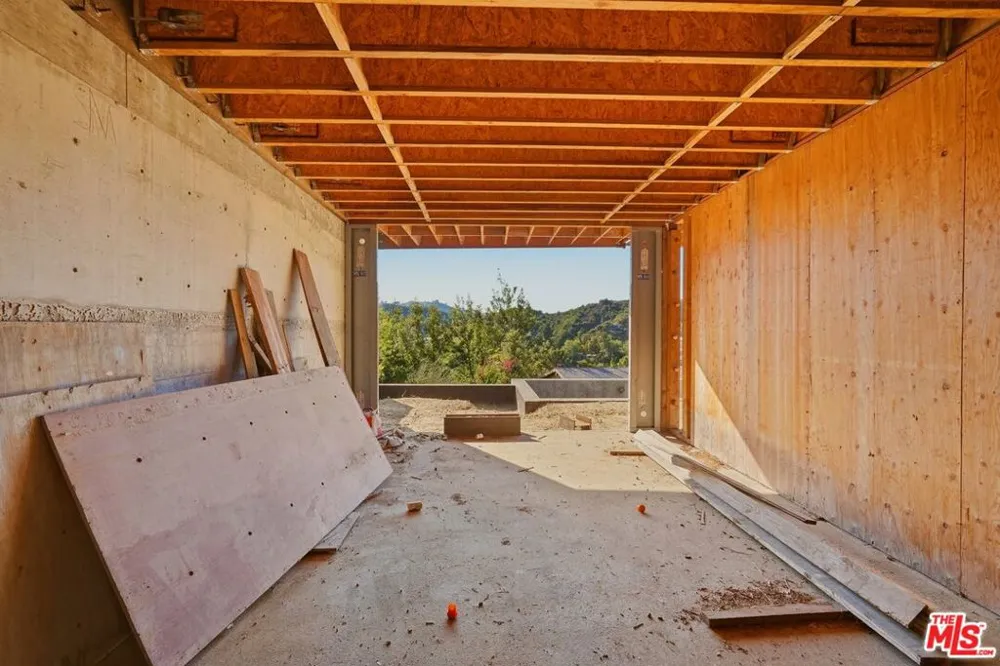 2453 Creston Way Los Angeles, CA 90068