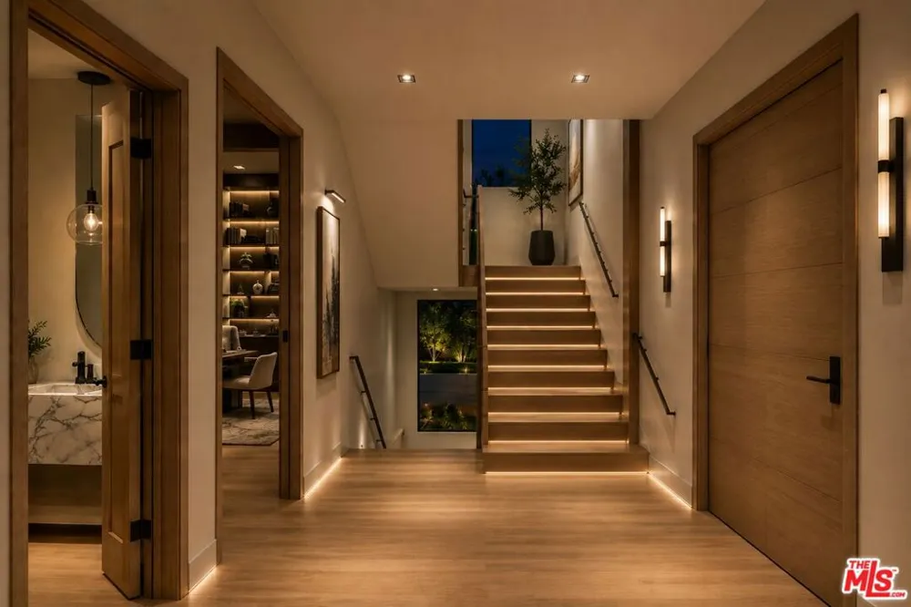 2453 Creston Way Los Angeles, CA 90068