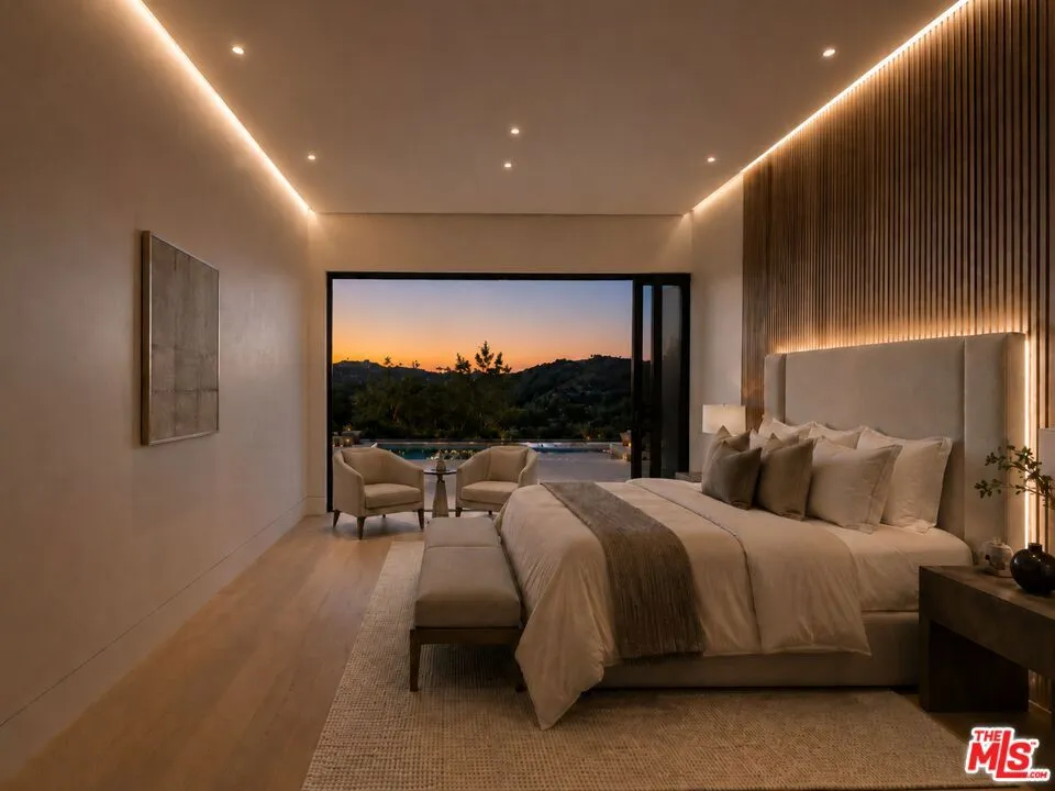 2453 Creston Way Los Angeles, CA 90068