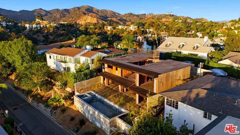 2453 Creston Way Los Angeles, CA 90068
