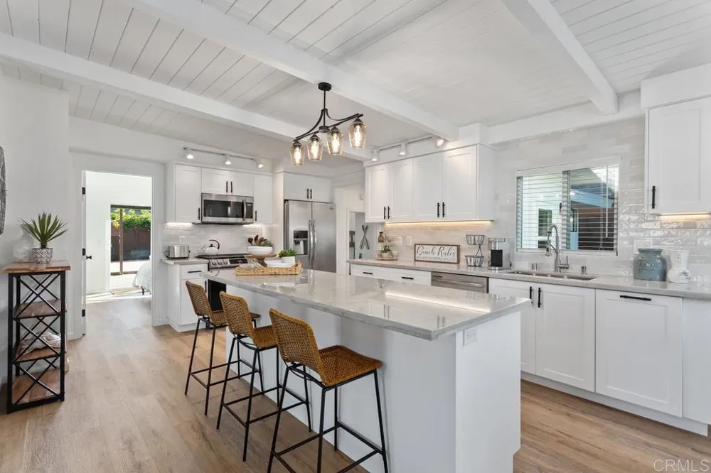 245 Hemlock Avenue Carlsbad, CA 92008