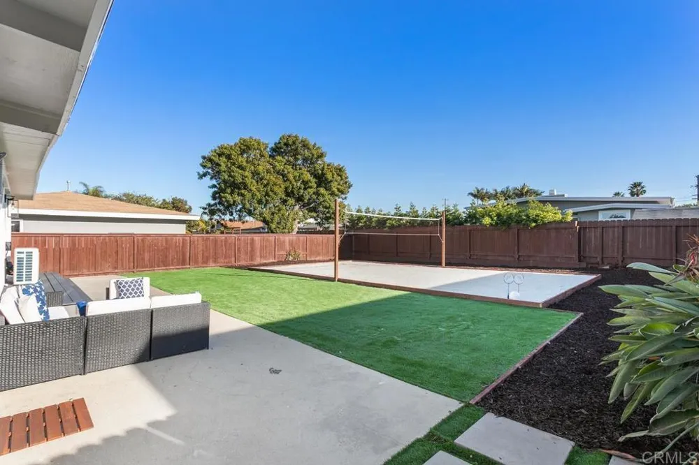 245 Hemlock Avenue Carlsbad, CA 92008