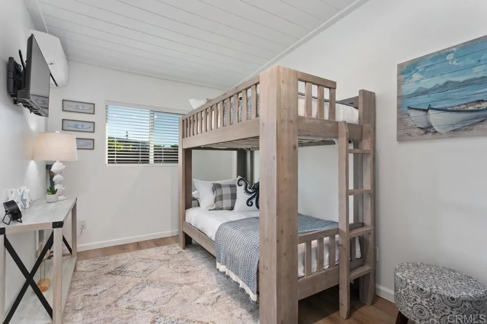 245 Hemlock Avenue Carlsbad, CA 92008