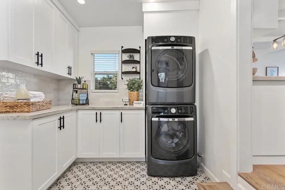 245 Hemlock Avenue Carlsbad, CA 92008