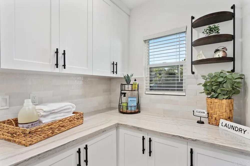 245 Hemlock Avenue Carlsbad, CA 92008