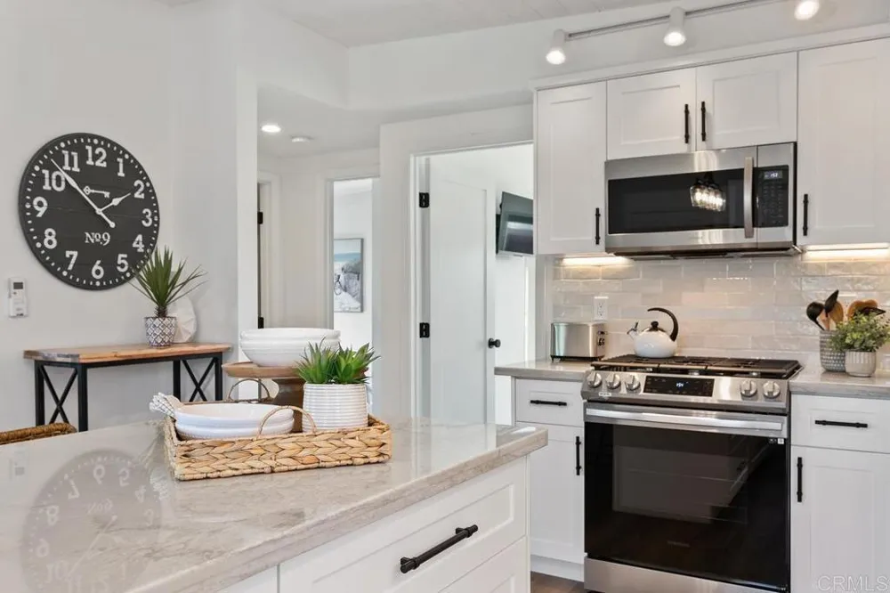 245 Hemlock Avenue Carlsbad, CA 92008