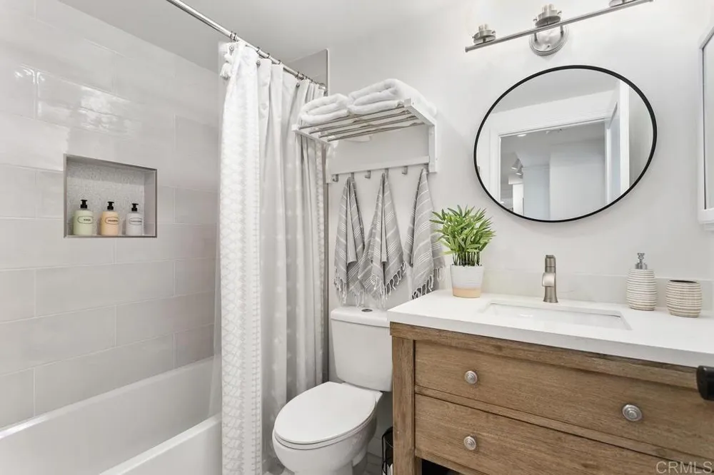 245 Hemlock Avenue Carlsbad, CA 92008