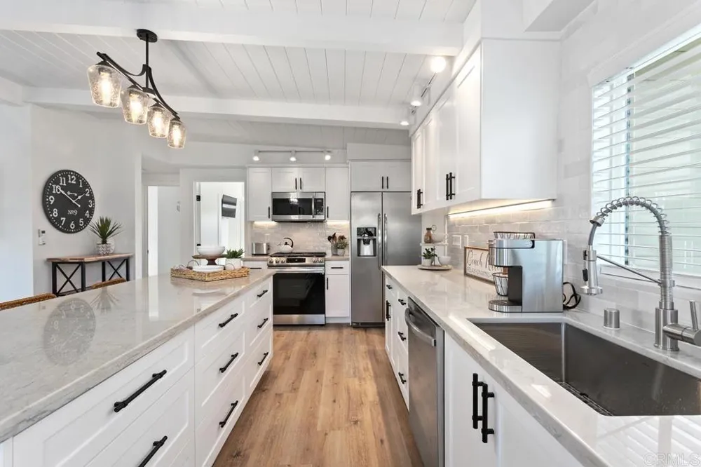 245 Hemlock Avenue Carlsbad, CA 92008