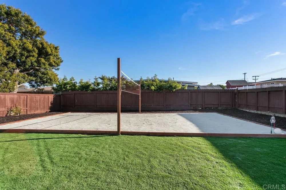 245 Hemlock Avenue Carlsbad, CA 92008