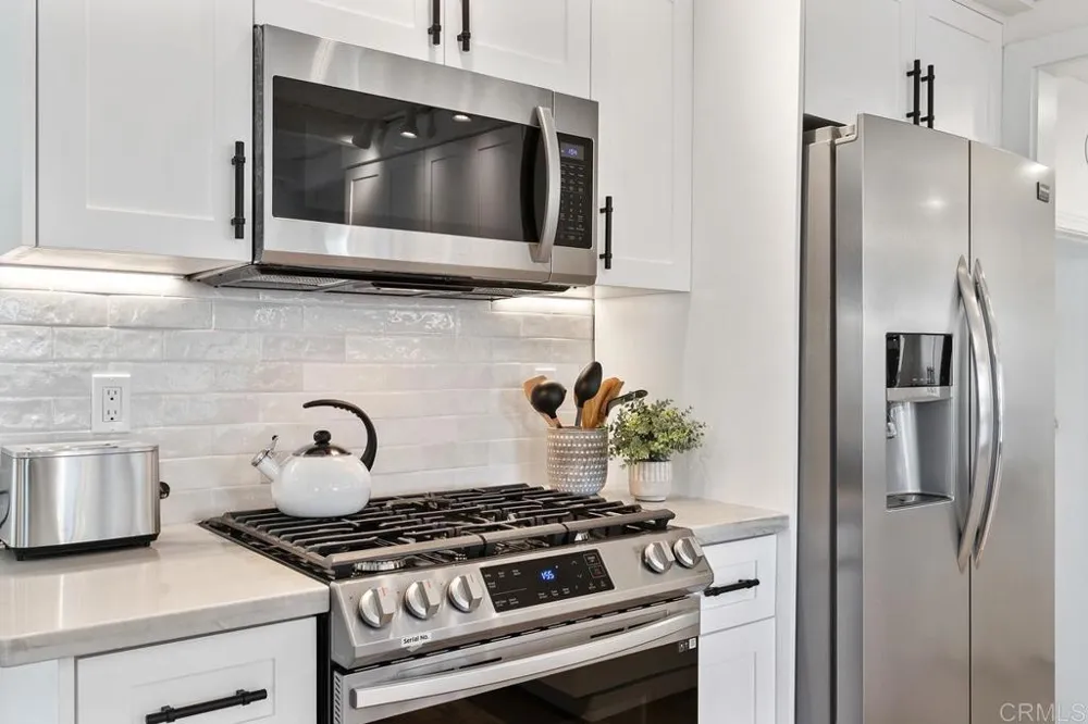 245 Hemlock Avenue Carlsbad, CA 92008